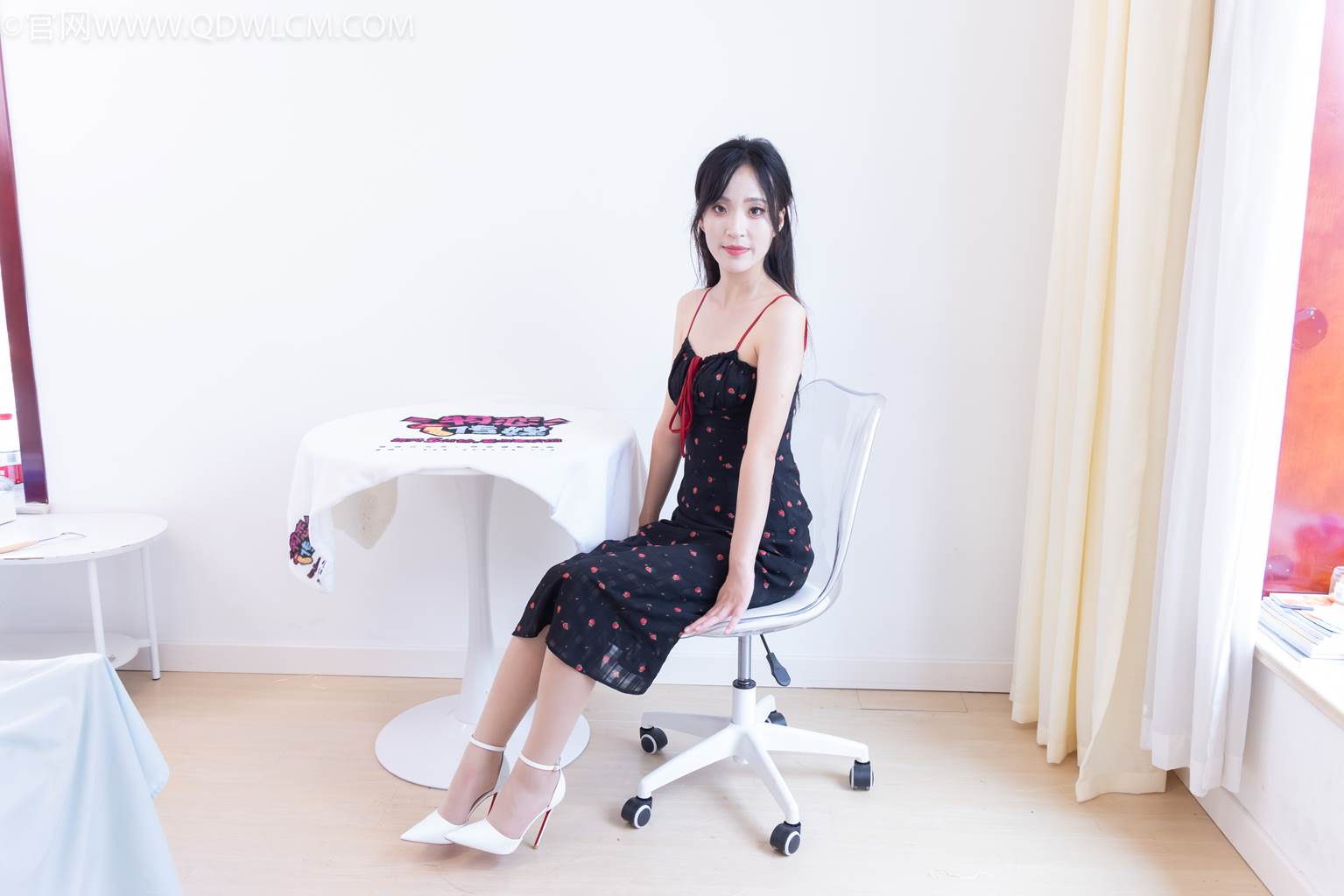 物恋传媒 NO.2481 辣辣-高跟鞋、薄肉丝[150P/1V/3.72GB]