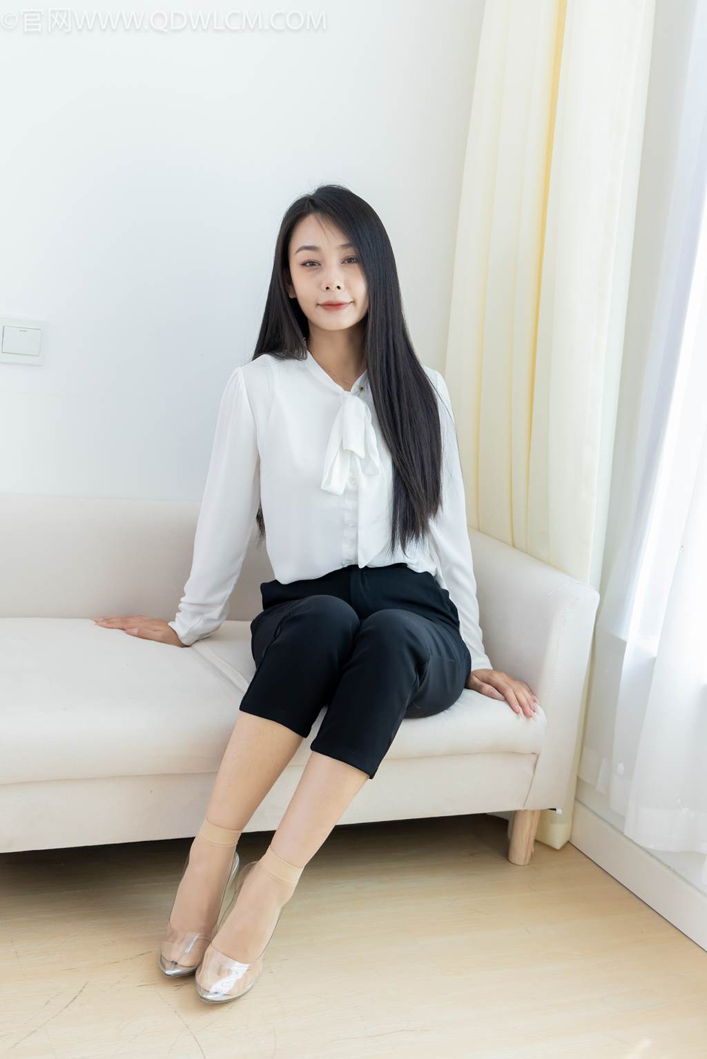 物恋传媒 NO.2451 岚岚-高跟鞋、短肉丝、裸足、剪指甲剧情[160P/1V/4.76GB]