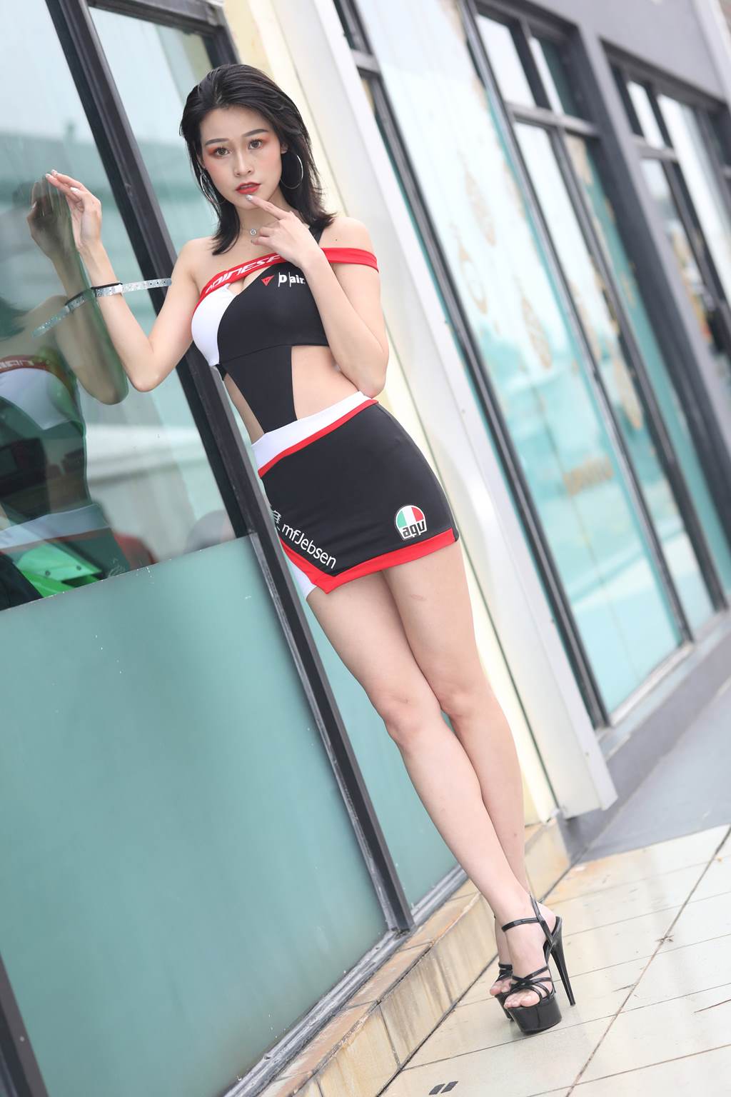 精选街拍作品 NO.6141 靓丽套装裙[116P/127MB]