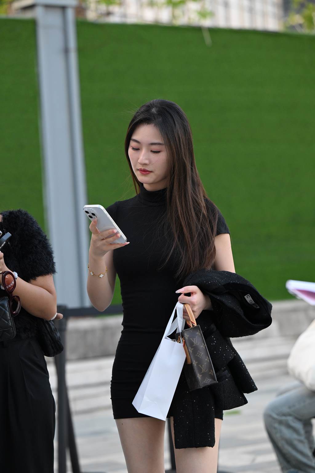 精选街拍作品 NO.6078 黑色短裙银高跟[174P/487MB]