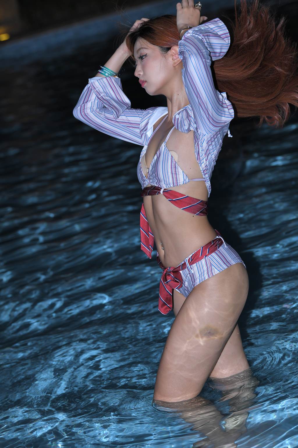 精选街拍作品 NO.6065 蓝色条纹泳装[50P/127MB]