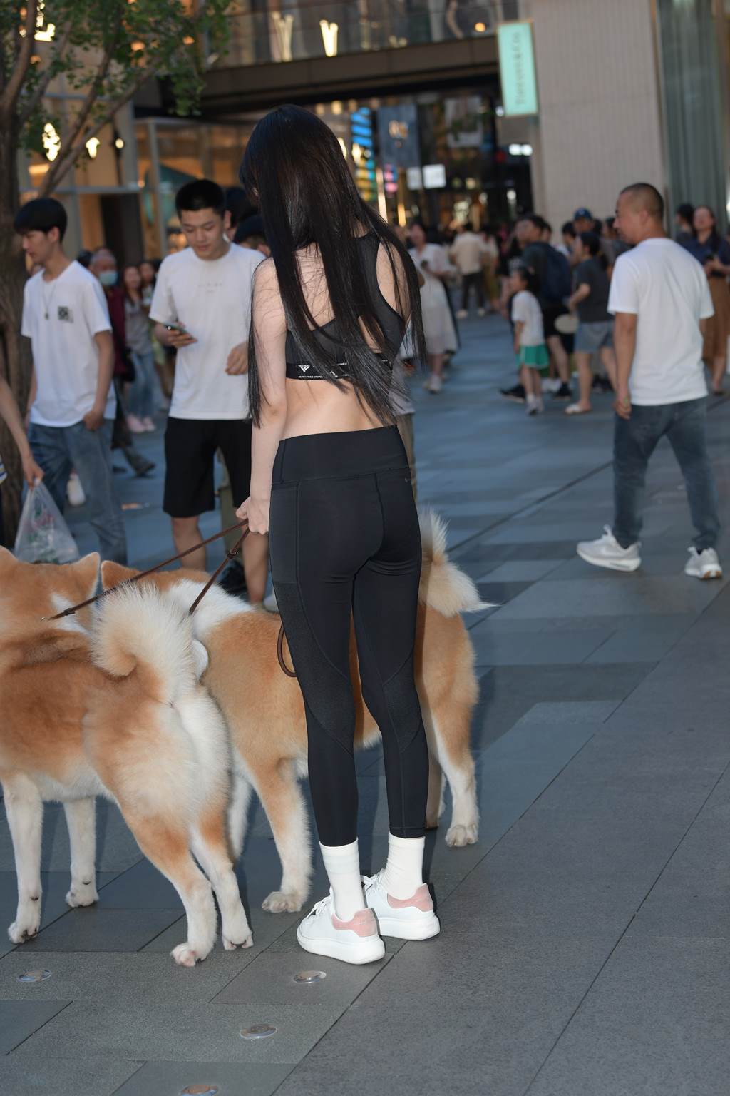 精选街拍作品 NO.6159 甜美可爱黑色瑜伽[73P/164MB]