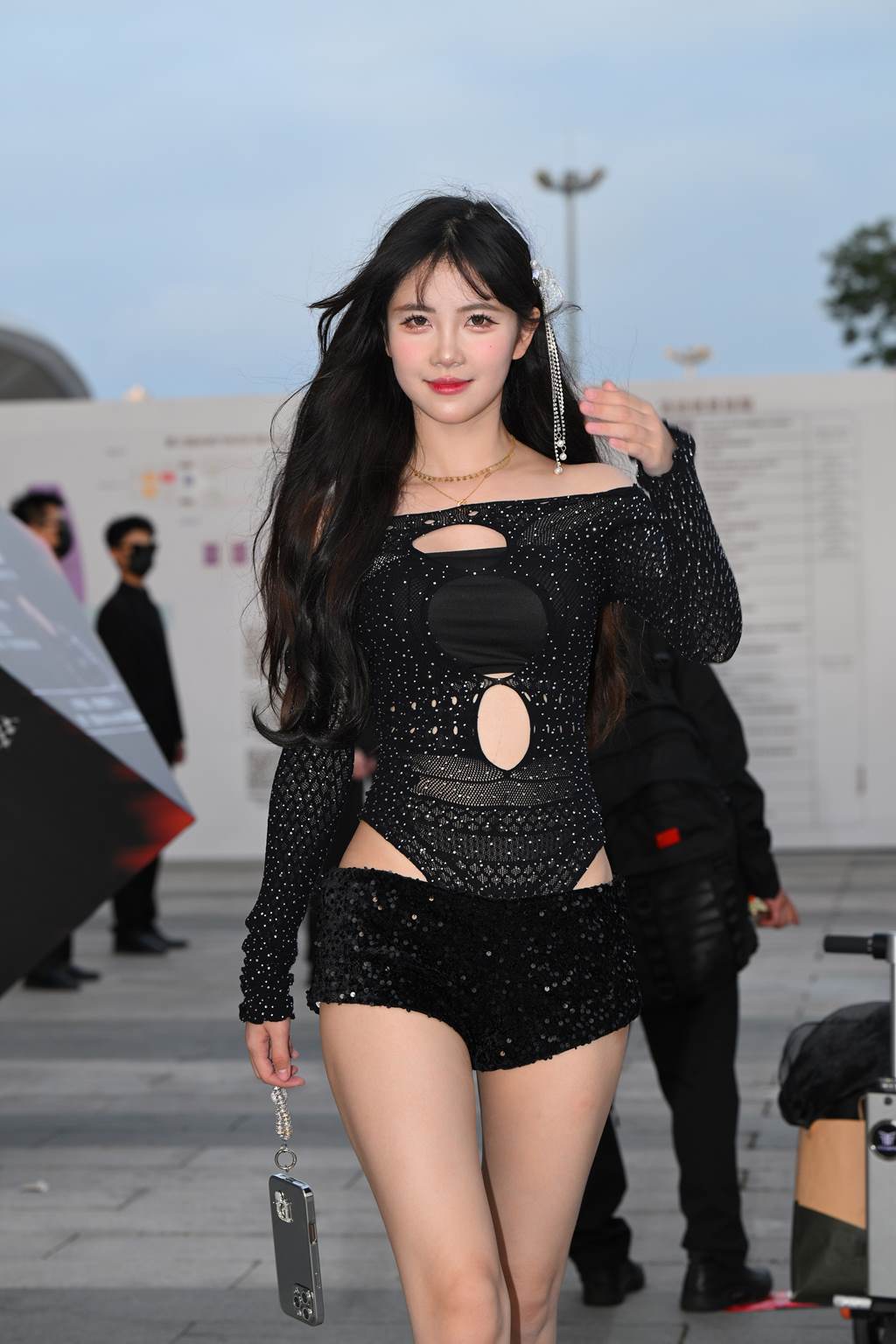 精选街拍作品 NO.6106 甜美黑色短裤[90P/240MB]