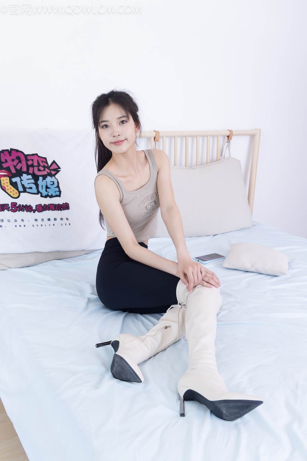 物恋传媒 NO.2490 茯苓-长靴、白棉袜、裸足[180P/1V/4.14GB]