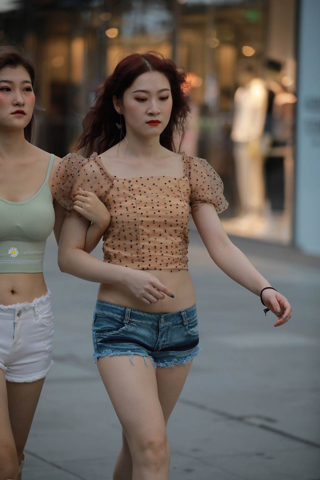 精选街拍作品 NO.6144 牛仔热裤美女[132P/207MB]