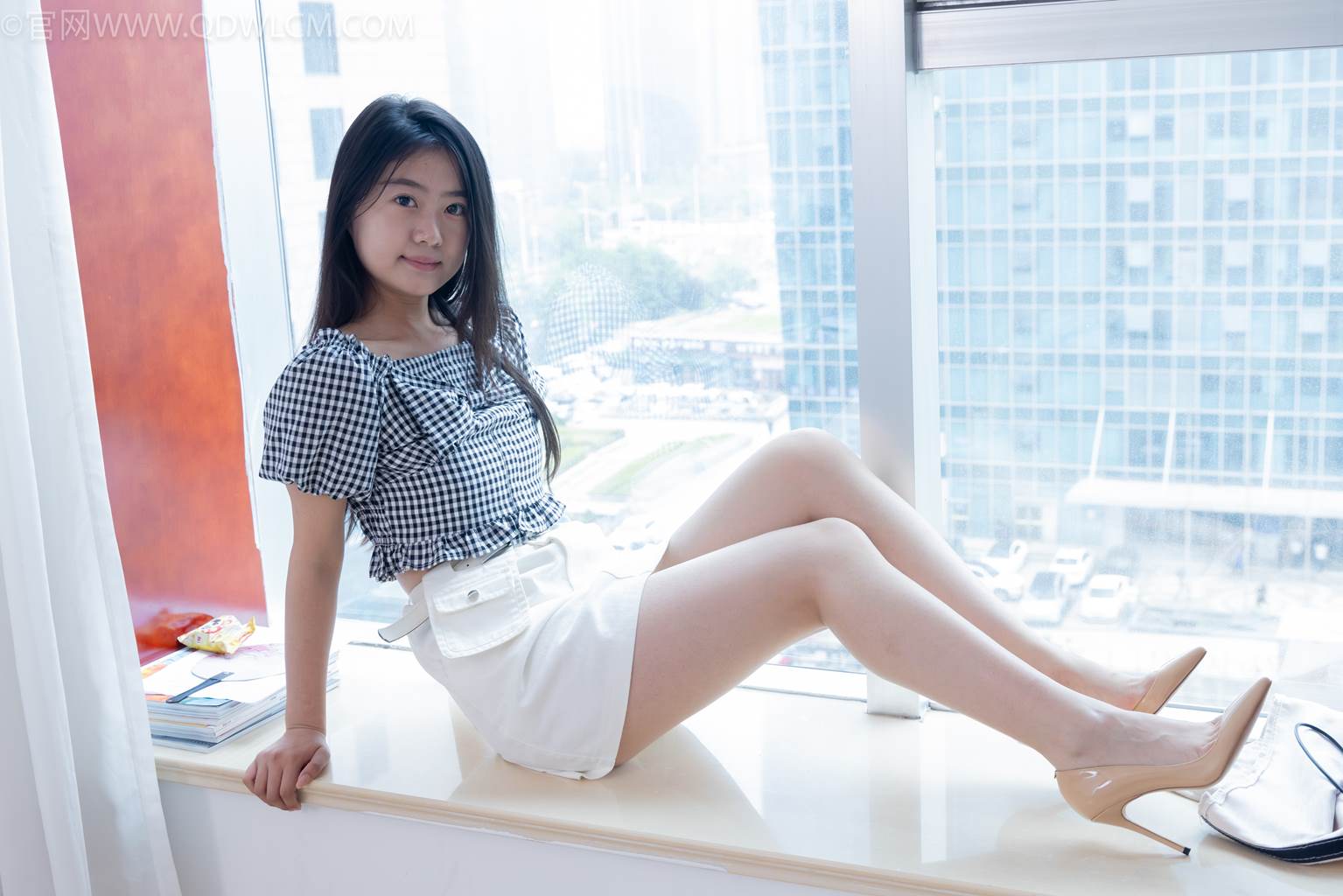 物恋传媒 NO.2484 芋头-三双高跟凉鞋、薄肉丝、裸足[151P/1V/6.47GB]