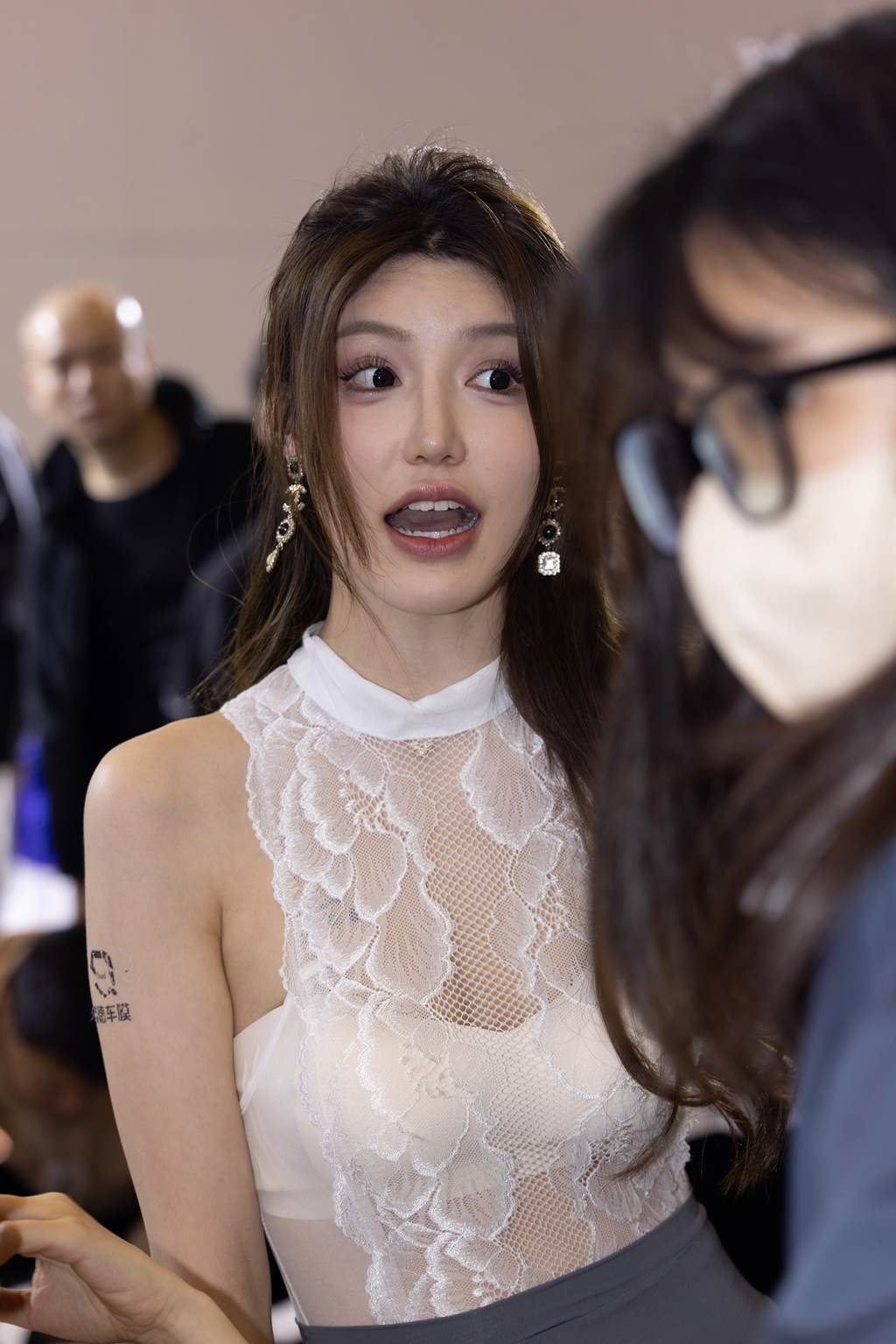 精选街拍作品 NO.6139 薄纱性感灰裙[154P/413MB]