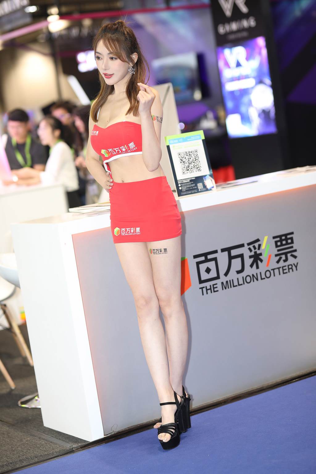 精选街拍作品 NO.6149 亮眼红裙[158P/151MB]