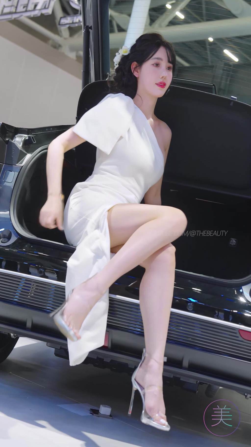 NO.1576 2024 广州车展 网红美女车模 beautyleg LOOKBOOK 32[1V/475MB]