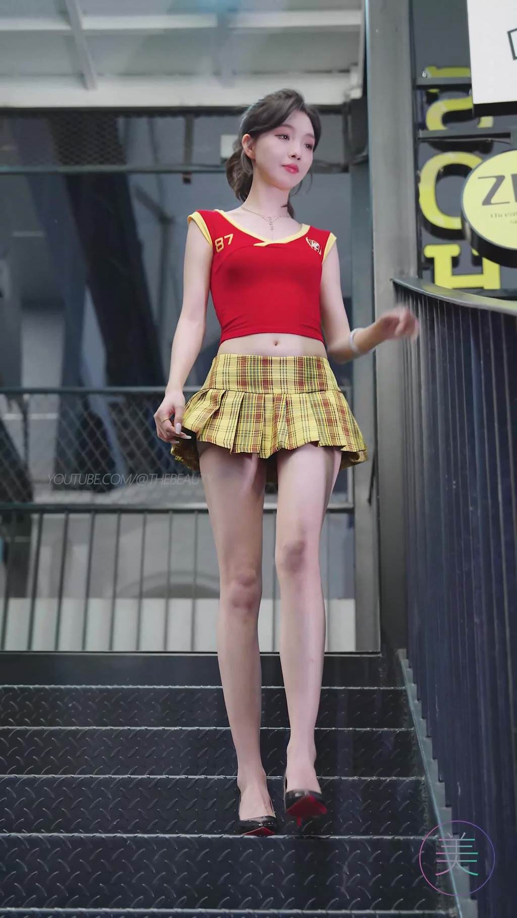 NO.1577 2024 广州车展 网红美女车模 beautyleg LOOKBOOK 33[1V/242MB]