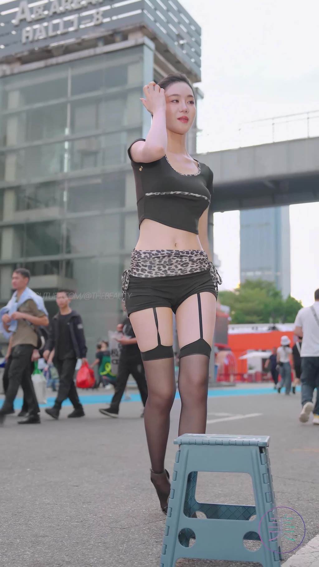 NO.1590 2024 广州车展 网红美女车模 beautyleg LOOKBOOK 46[1V/337MB]