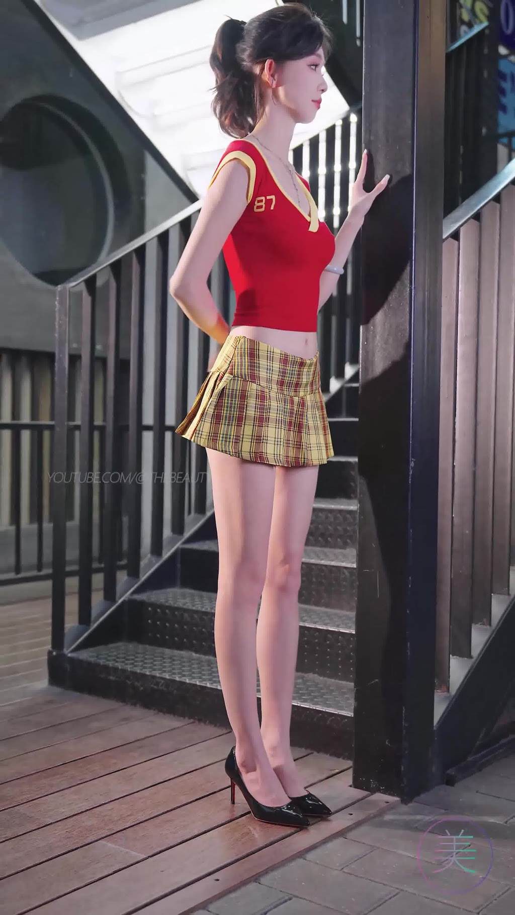 NO.1577 2024 广州车展 网红美女车模 beautyleg LOOKBOOK 33[1V/242MB]