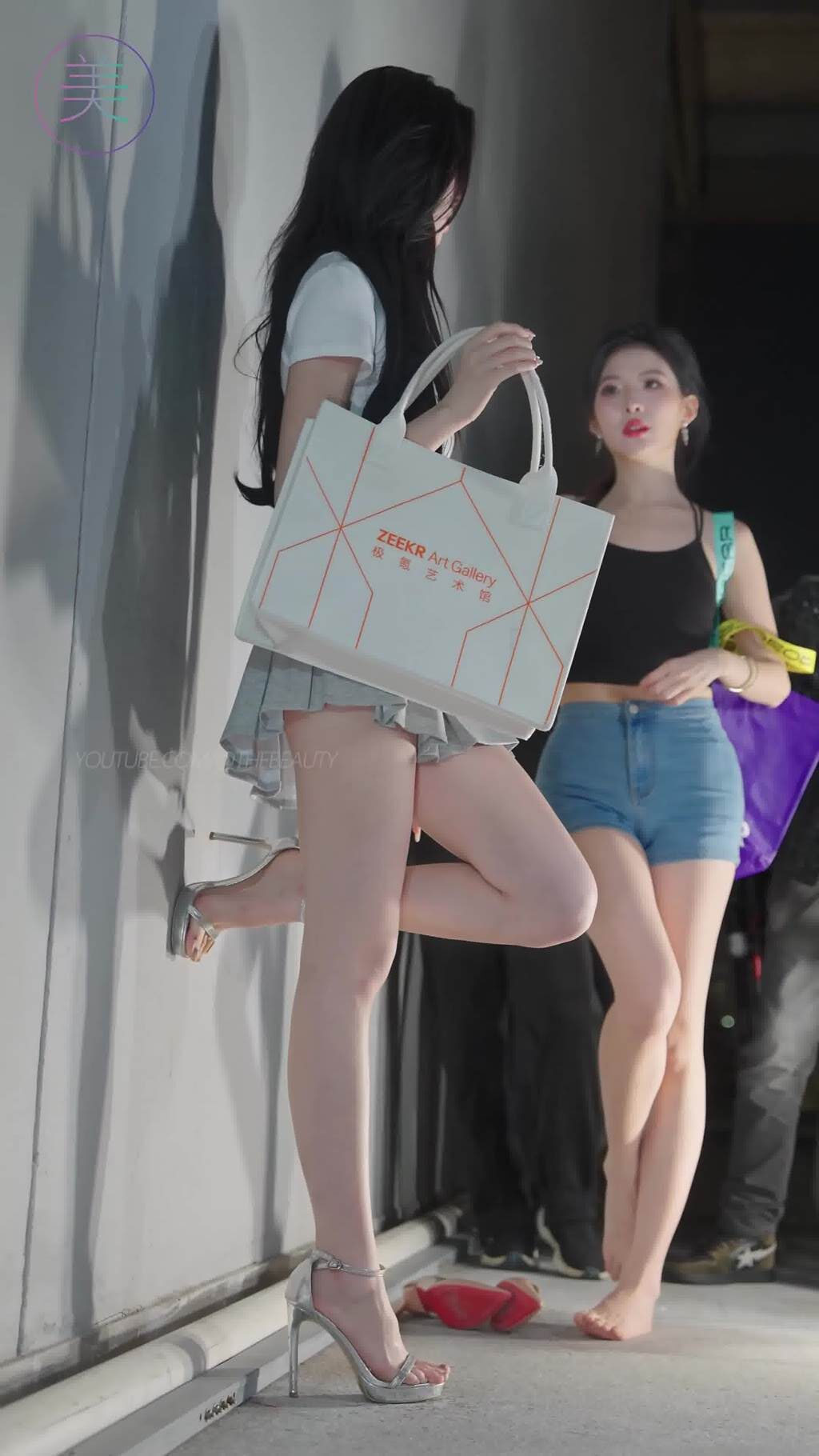 NO.1583 2024 广州车展 网红美女车模 beautyleg LOOKBOOK 39[1V/268MB]