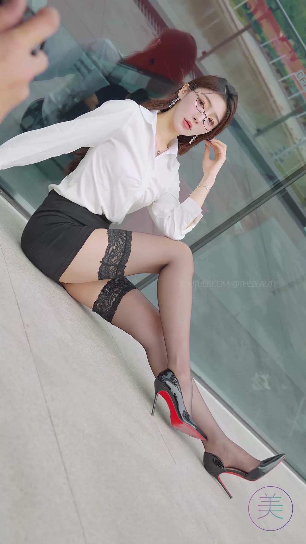 NO.1582 2024 广州车展 网红美女车模 beautyleg LOOKBOOK 38[1V/252MB]