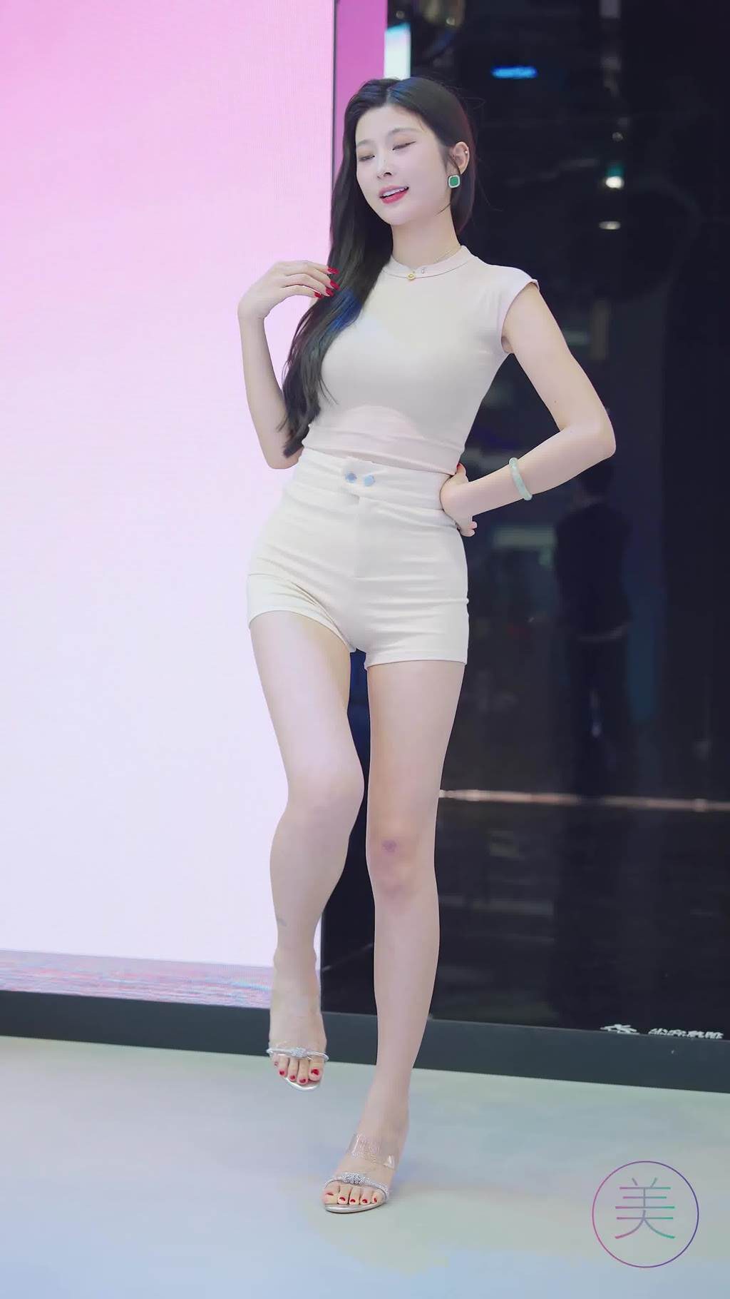 NO.1523 2024 广州车展 网红美女车模 beautyleg LOOKBOOK 04[1V/316MB]