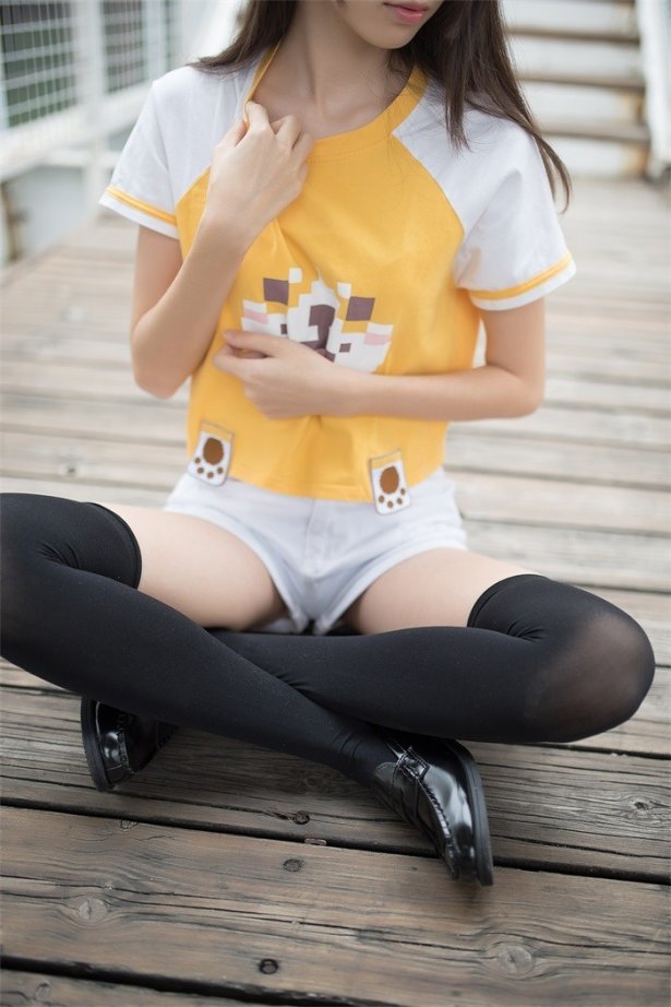 风之领域精品写真@No.002 户外短裤黑丝 [49P/107MB]