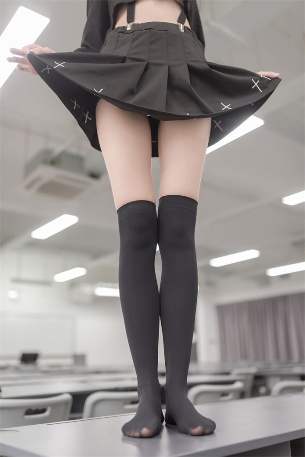 风之领域精品写真@No.011 教室里的黑丝美少女 [50P/79.5MB]