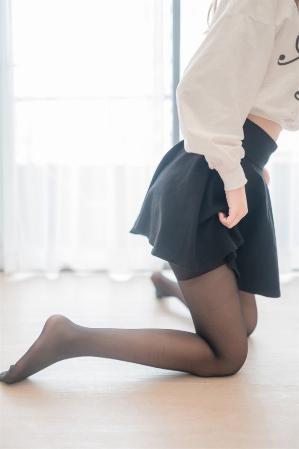 风之领域精品写真@No.147 黑丝美腿露肩小衫 [50P/133MB]