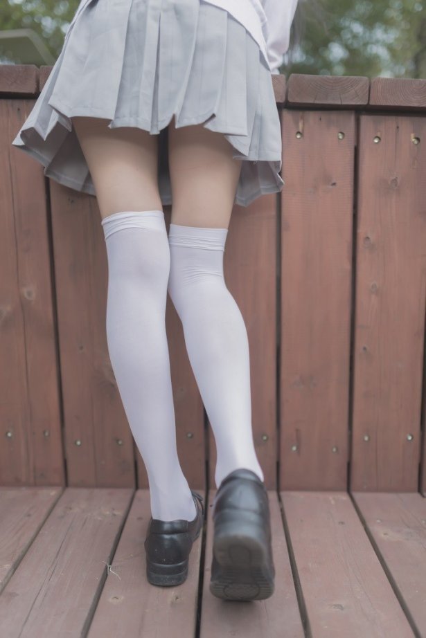 风之领域精品写真@No.190 踏青的白丝美少女 [50P/464MB]