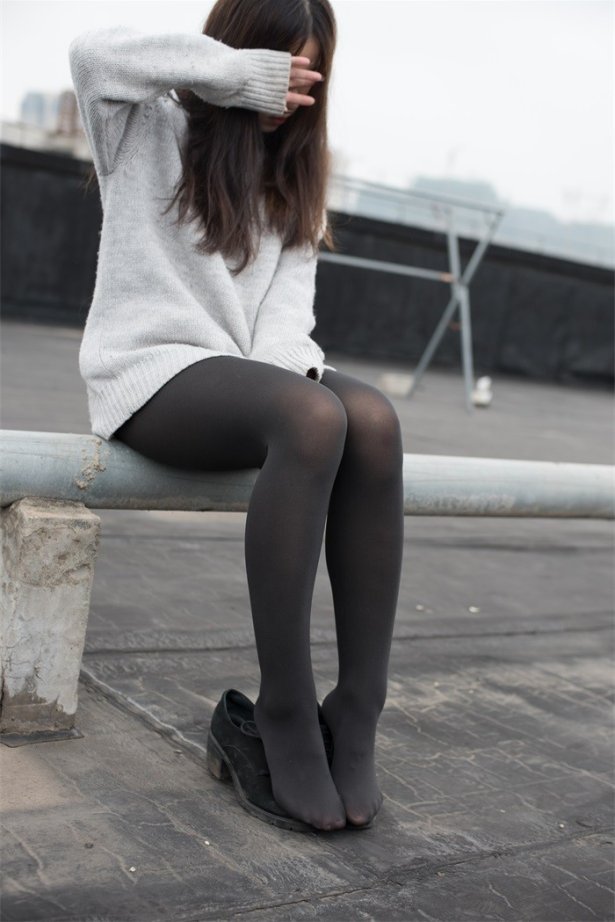 森萝财团精品写真@BETA-007 天台黑丝 [47P/285MB]