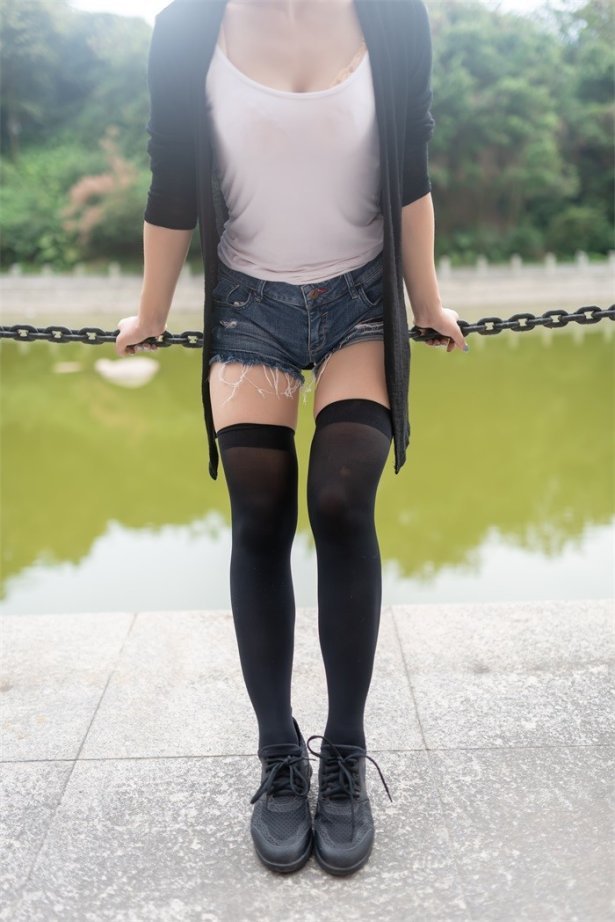 风之领域精品写真@No.043 湖边的黑丝美脚 [50P/217MB]