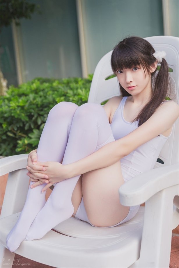 风之领域精品写真@No.053 泳池边的长腿MM [29P/41.5MB]