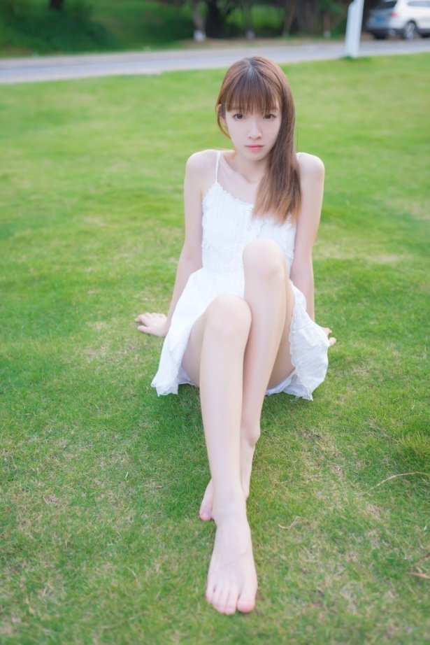 风之领域精品写真@No.056 草坪上青纯的学妹 [50P/229MB]