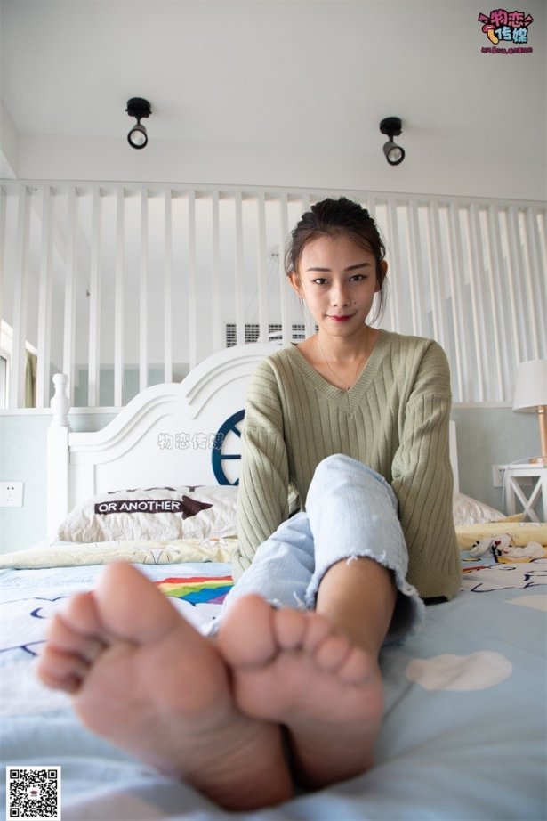 物恋传媒 No.067 日常私拍白色板鞋配白色横纹棉袜 [189P/1V/1.14GB]