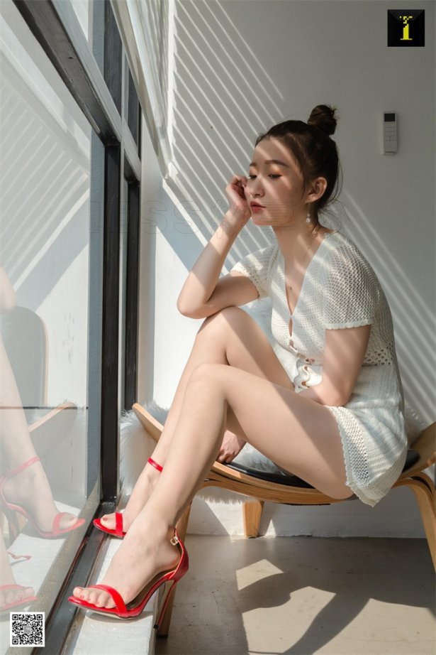 [IESS异思趣向] 2019.09.24 丝享家578：秋秋 《安静的白衣小秋秋》[90P/35.5MB]