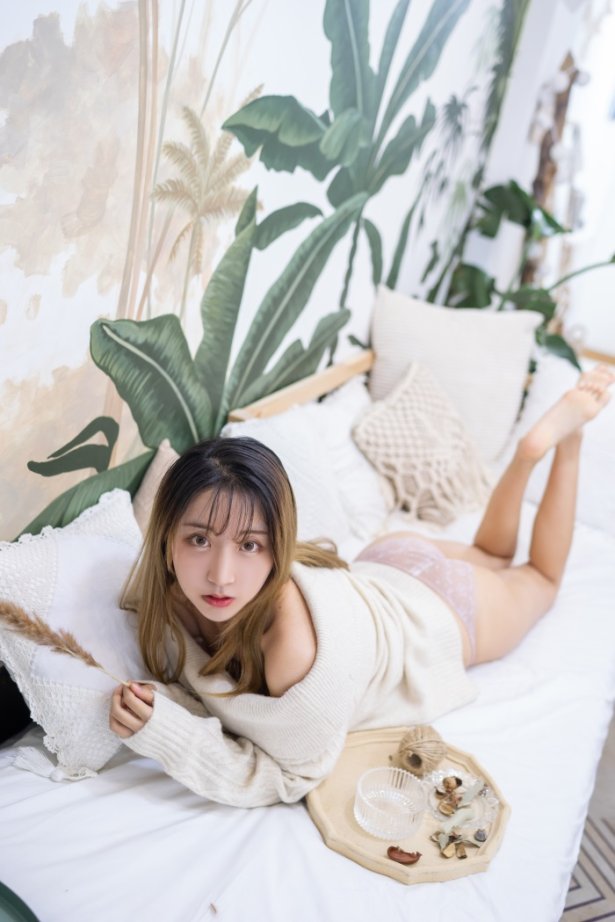 微博红人动漫Coser@-黑川-年上彼女 白色毛衣 [12P/125MB]