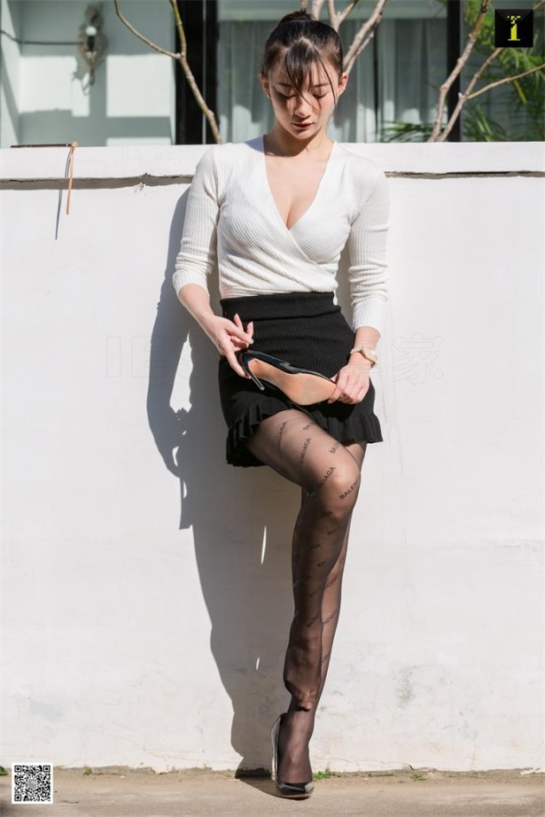 [IESS异思趣向] 2020.01.15 丝享家 658 秋秋《秋秋试穿网红袜》[93P/34MB]