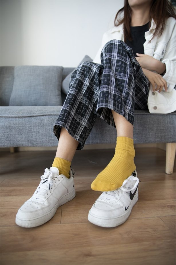 物恋传媒 No.234 elise-暖阳下黄袜子 [180P/1V/5.08G]