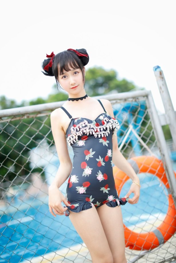 网红Coser@木绵绵OwO – 草莓泳衣 [40P/97.4MB]