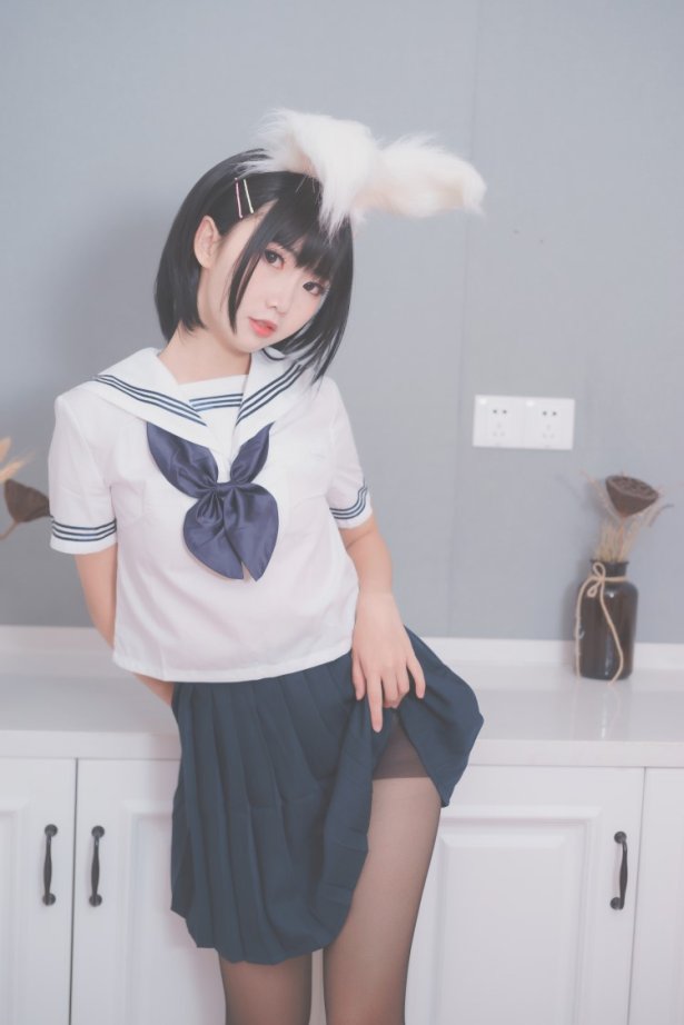 网红Coser@面饼仙儿 – 面饼兔耳jk [17P/170MB]