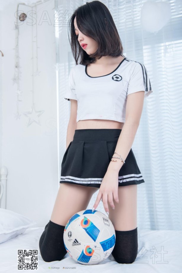 [SSA丝社] NO.086 大大的足球宝贝肉丝黑袜玩球[99P/75M]