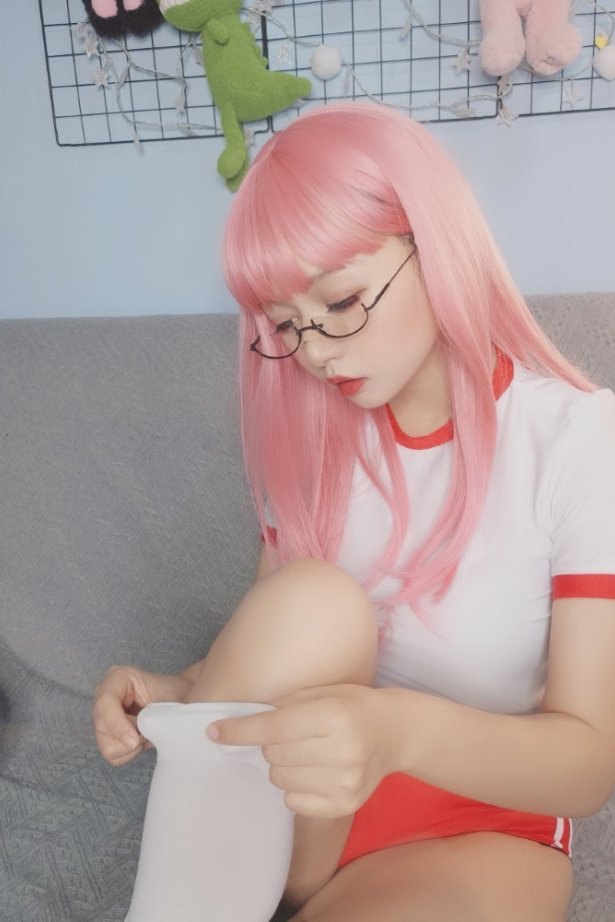 知名动漫博主@黑猫猫OvO - 体操服自拍 [16P/41MB]