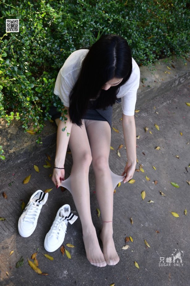 只糖原创 NO.043 文文 包臀裙肉丝棉袜小白鞋 [285P/1.07GB]