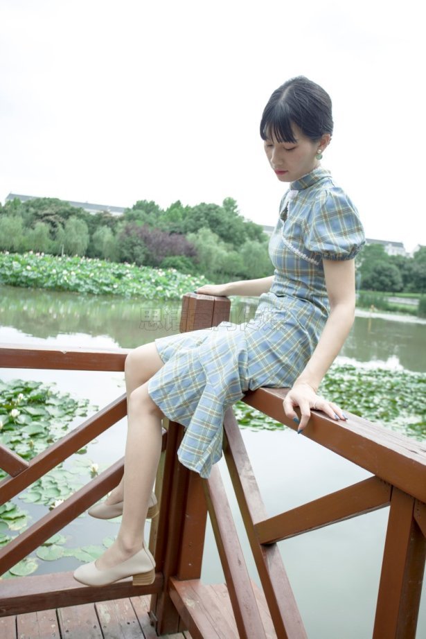 [SiHua思话] SH173 诗诗 旗袍肉丝女孩逛公园 [50P/89MB]