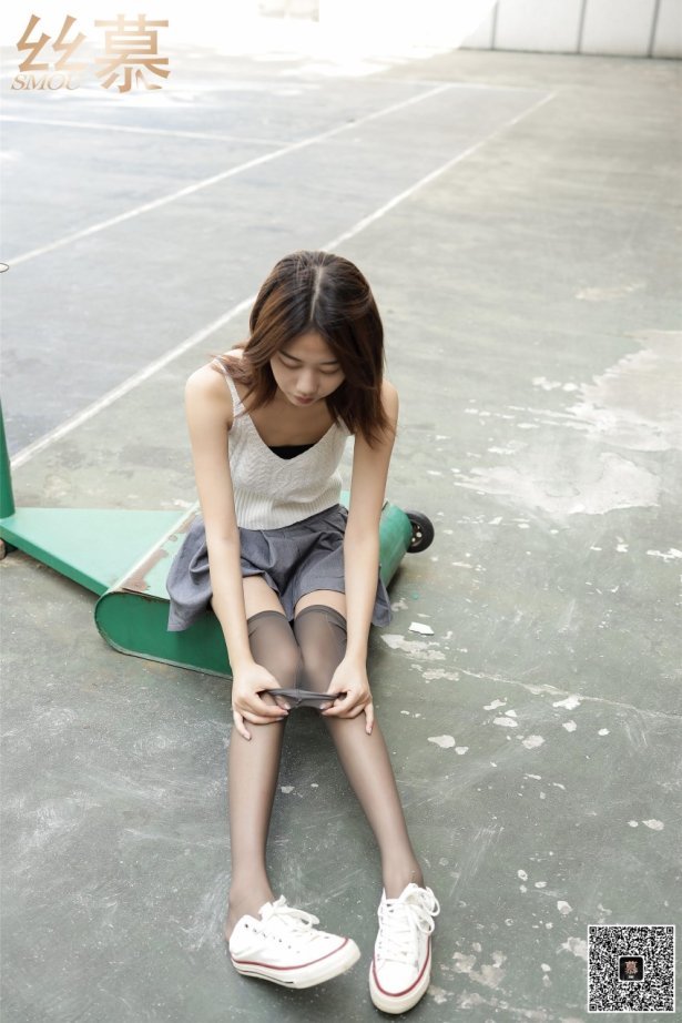 丝慕写真 SM361天天一元 米朵《球场灰丝记》[79P/135MB]