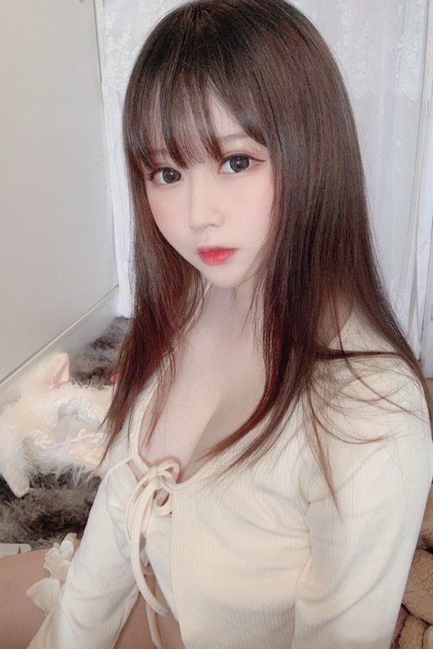 蜜桃少女是依酱呀 - 小白兔 [33P/50MB]