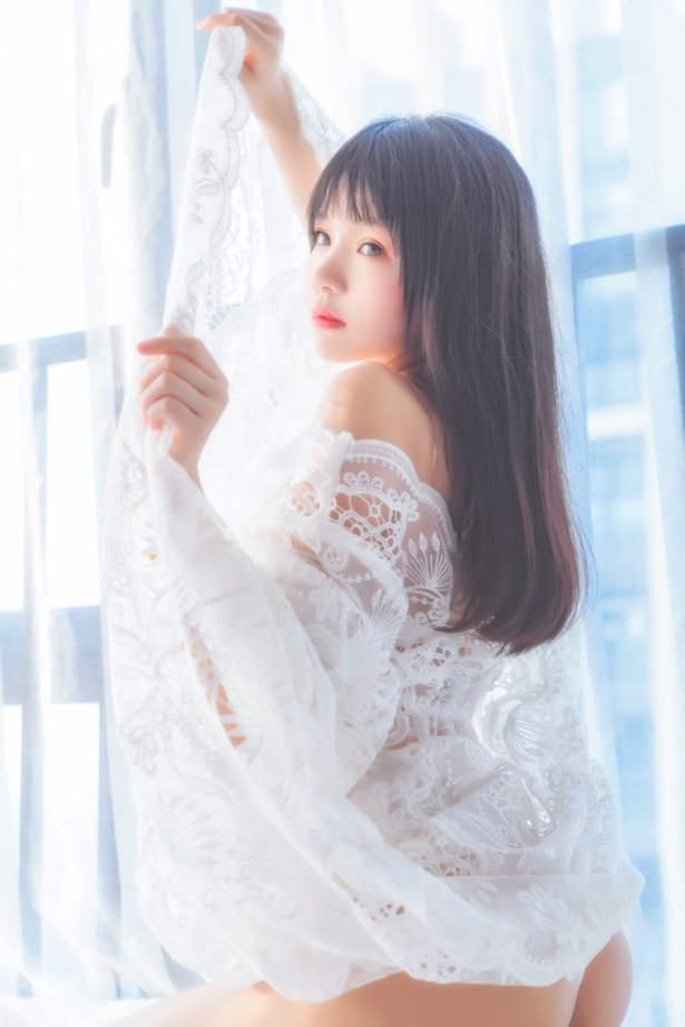 萝莉风COS 桜桃喵 – 初雪[45P/944MB]