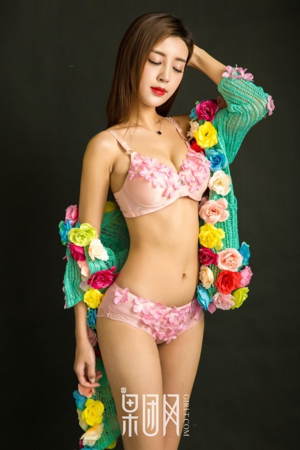 [Girlt果团网]2017.08.13 NO.051 温柔少女蜜球颤颤 [50P/408MB]