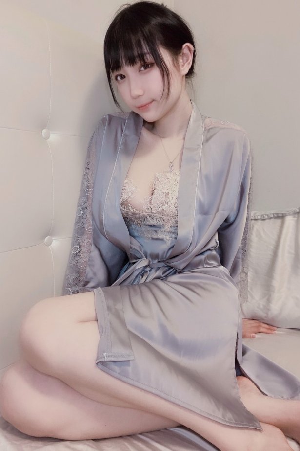 周叽是可爱兔兔 – 今夕何夕睡袍 [9P/15MB]