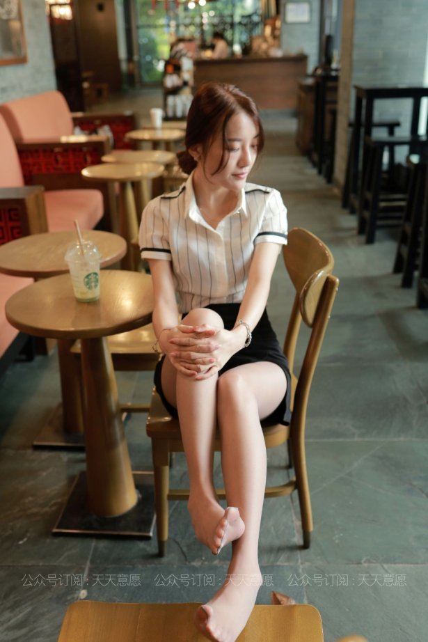 [IESS异思趣向] 耽丝 210801 在沙发上休息的婉苹 [78P/MB]