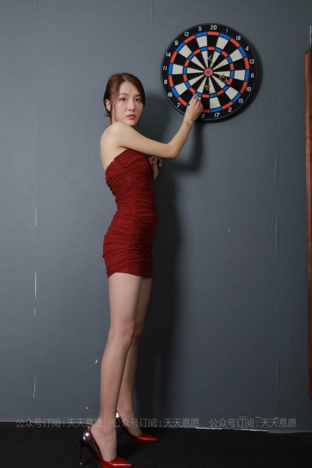 [IESS异思趣向] 耽丝 210810 婉苹的性感红色抹胸短裙 [93P/78MB]