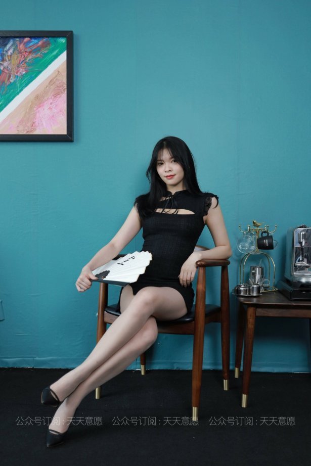 [IESS异思趣向] 耽丝 210812 小七的黑色不规则短裙 [93P/92MB]