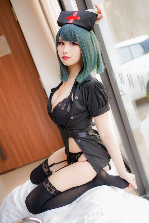 Coser萱-KaYa – 暗黑护士 [20P/82MB]