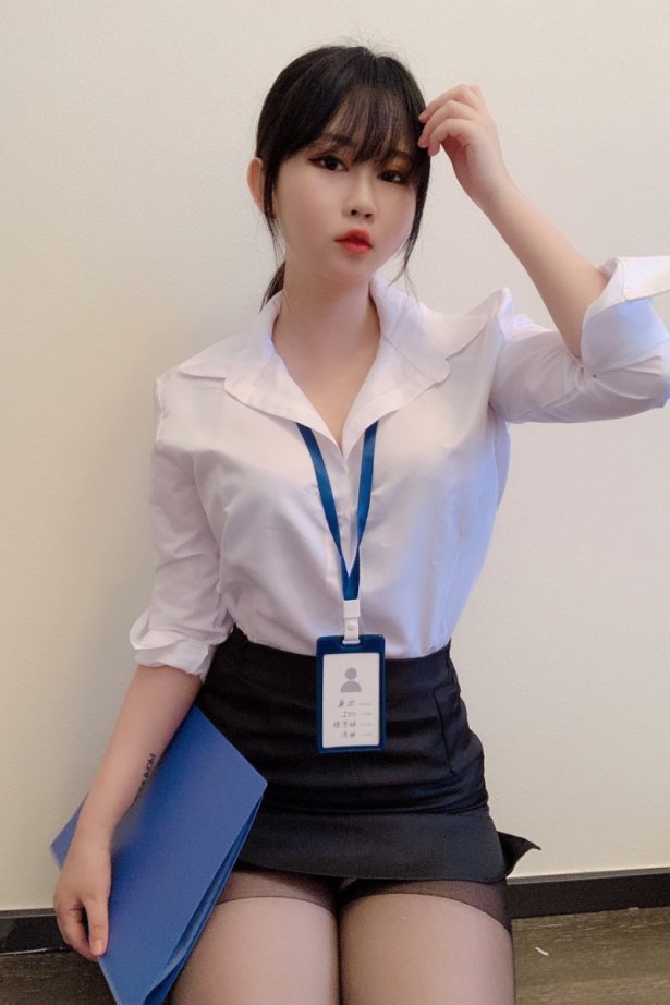 蜜桃少女是依酱呀 – 黑丝制服 [29P/57MB]