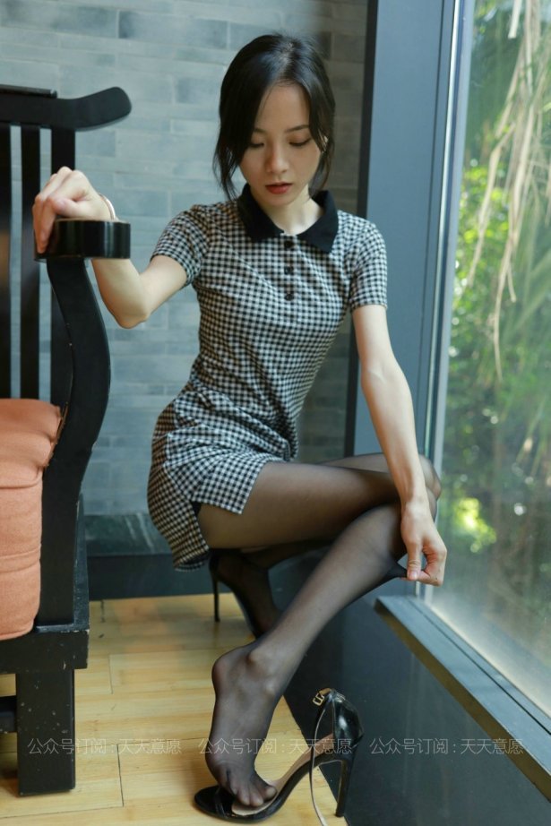 [IESS异思趣向] 2021.08.07 丝享家882：小六《下午茶的格子短裙》 [86P/149MB]