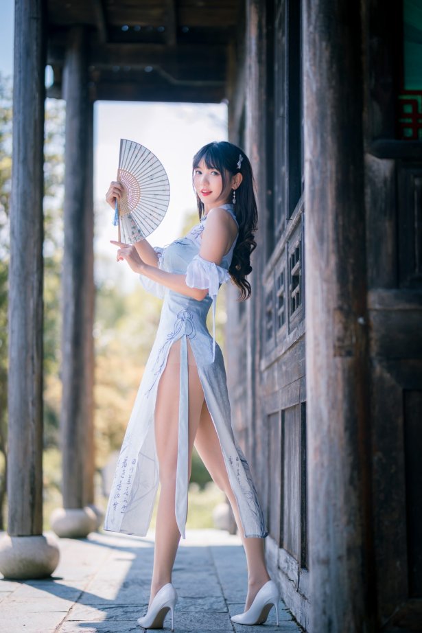 可爱妹子陆卿卿kyokyo – 蓝色旗袍 [24P/103MB]